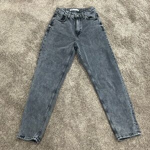 Zara Jean Size 2 USA Size 34 EUR Color: Black